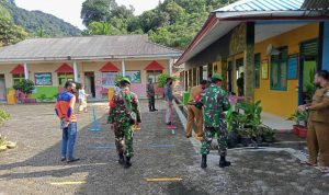 Bersama Tim Gugus Tugas, Koramil 04/Letung Cek Langsung Kesiapan Proses Belajar-Mengajar SD Bersama Tim Gugus Tugas, Koramil 04/Letung Cek Langsung Kesiapan Proses Belajar-Mengajar SD