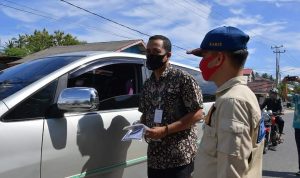 Plt. Asisten I Pemkab Natuna Turut Bagikan Masker bersama TNI-POLRI Plt. Asisten I Pemkab Natuna Turut Bagikan Masker bersama TNI-POLRI