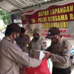 Polsek Tanjungpinang Timur Kembali Buka Dapur Umum, Bagikan Makanan dan Beri Himbauan Protokol Kesehatan Kepada Masyarakat