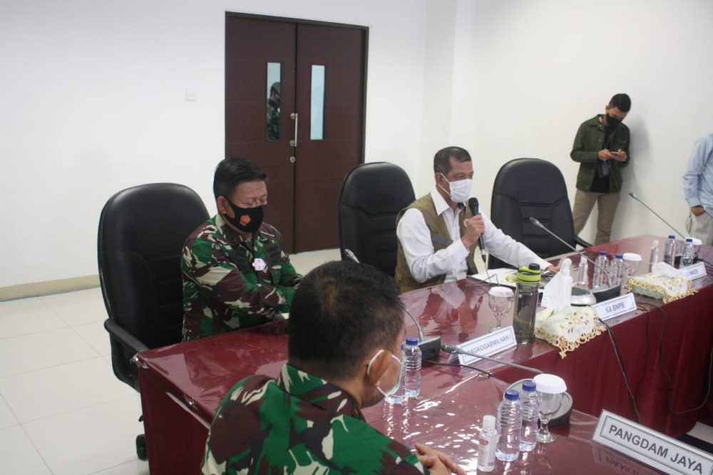 Pangkogabwilhan I Dampingi Ka BNPB Konferensi Pers di Wisma Atlit