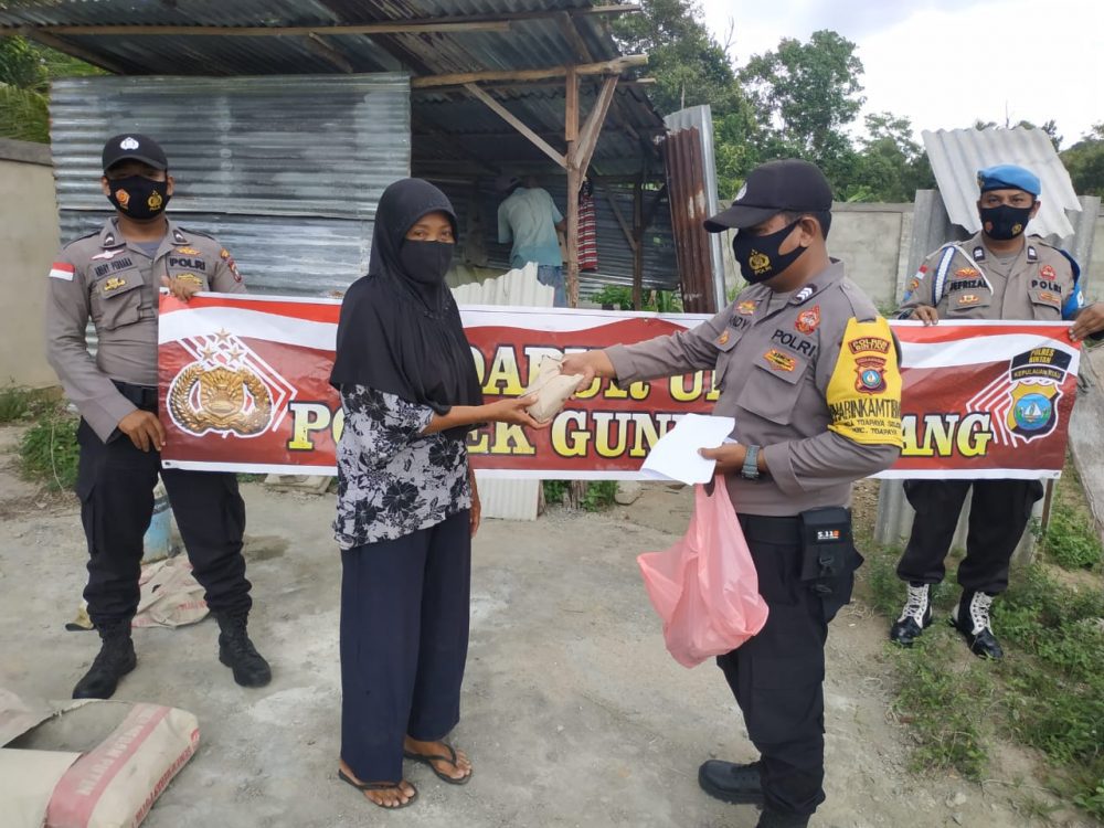 Peduli Covid -19, Polsek Gunung Kijang Buka Dapur Umum Bagikan Makanan