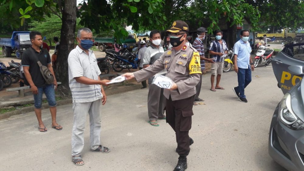 Dalam Rangka Pencegahan Penyebaran Covid-19, Polsek KKP SBP Tanjungpinang Bagikan Masker Gratis Dalam Rangka Pencegahan Penyebaran Covid-19, Polsek KKP SBP Tanjungpinang Bagikan Masker Gratis