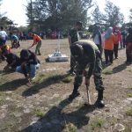 Koramil 06/Serasan, Goro Bersama Warga Bersihkan Lapangan Astaka