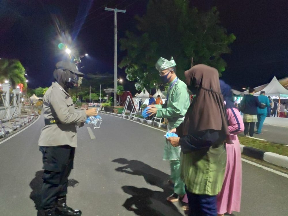 Pengamanan Pembukaan MTQ Provinsi Kepulauan Riau, Polres Tanjungpinang Imbau dan Bagi Masker Gratis