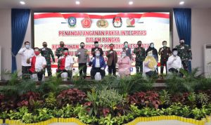 Penandatanganan Deklarasi Damai dan Pakta Integritas Pemilu Damai di Polda Kepri Penandatanganan Deklarasi Damai dan Pakta Integritas Pemilu Damai di Polda Kepri