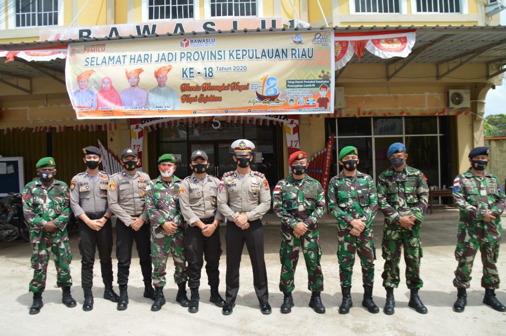 TNI-POLRI Gelar Patroli Gabungan Dalam Rangka Operasi Kepolisian Kewilayahan Natuna TNI-POLRI Gelar Patroli Gabungan Dalam Rangka Operasi Kepolisian Kewilayahan Natuna