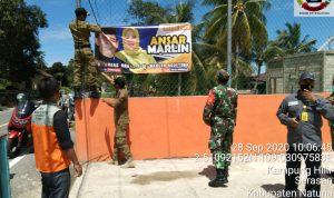 Babinsa Koramil 06/Serasan Bersama Tim Panwascam, Lakukan Patroli Tertibkan APK