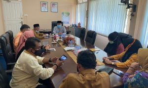 Pjs Bupati Bintan Tinjau Sekretariat DESK Pilkada Serentak 2020 Pjs Bupati Bintan Tinjau Sekretariat DESK Pilkada Serentak 2020