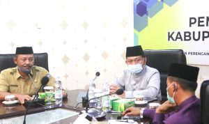 Pjs Bupati Bintan Pimpin Rapat Pilkada Sehat di Hari Pertama Bertugas Pjs Bupati Bintan Pimpin Rapat Pilkada Sehat di Hari Pertama Bertugas