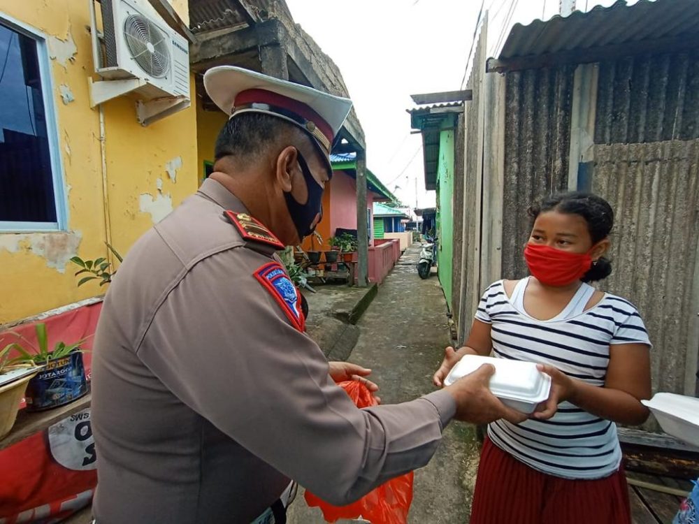 Buka Dapur Umum, Polres Tanjungpinang Bagikan Makanan Secara Gratis
