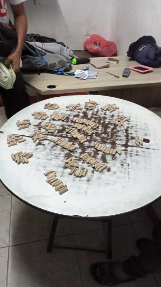 Dit Resnarkoba Polda Kepri Amankan Tersangka Pemilik Narkoba Jenis Daun Ganja Dit Resnarkoba Polda Kepri Amankan Tersangka Pemilik Narkoba Jenis Daun Ganja
