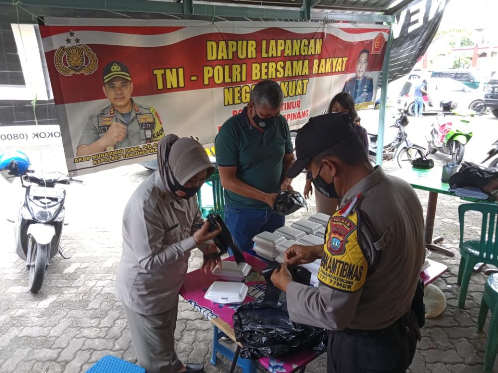 Polsek Tanjungpinang Timur Kembali Buka Dapur Umum dan Bagikan Makanan Kepada Masyarakat