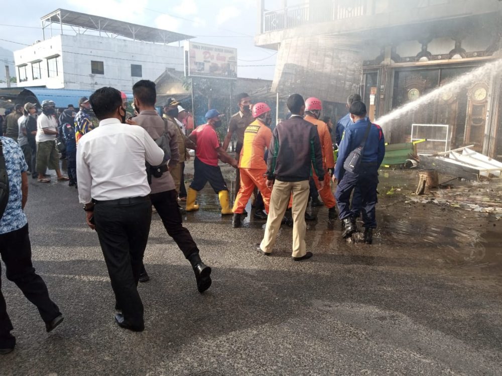 KPP Natuna Bantu Intansi Terkait Dalam Operasi Penyelamatan Terhadap Kebakaran Rumah di Air Lakon