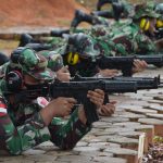 Latihan Menembak Triwulan ke-III, Prajurit Lanud RHF Berlomba Jadi Yang Terbaik