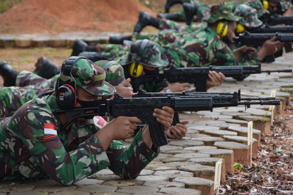 Latihan Menembak Triwulan ke-III, Prajurit Lanud RHF Berlomba Jadi Yang Terbaik