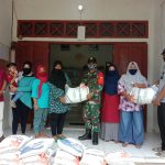 Babinsa Koramil 06/Serasan, Kembali Turut Awasi Penyaluran Sembako