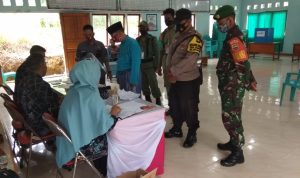Bersama Babinkamtibmas, Babinsa Serda Hendry Lakukan Pengamanan Pemilihan BPD