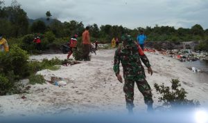 Babinsa Koramil 06/Serasan, Goro Bersama Masyarakat Bersihkan TPA
