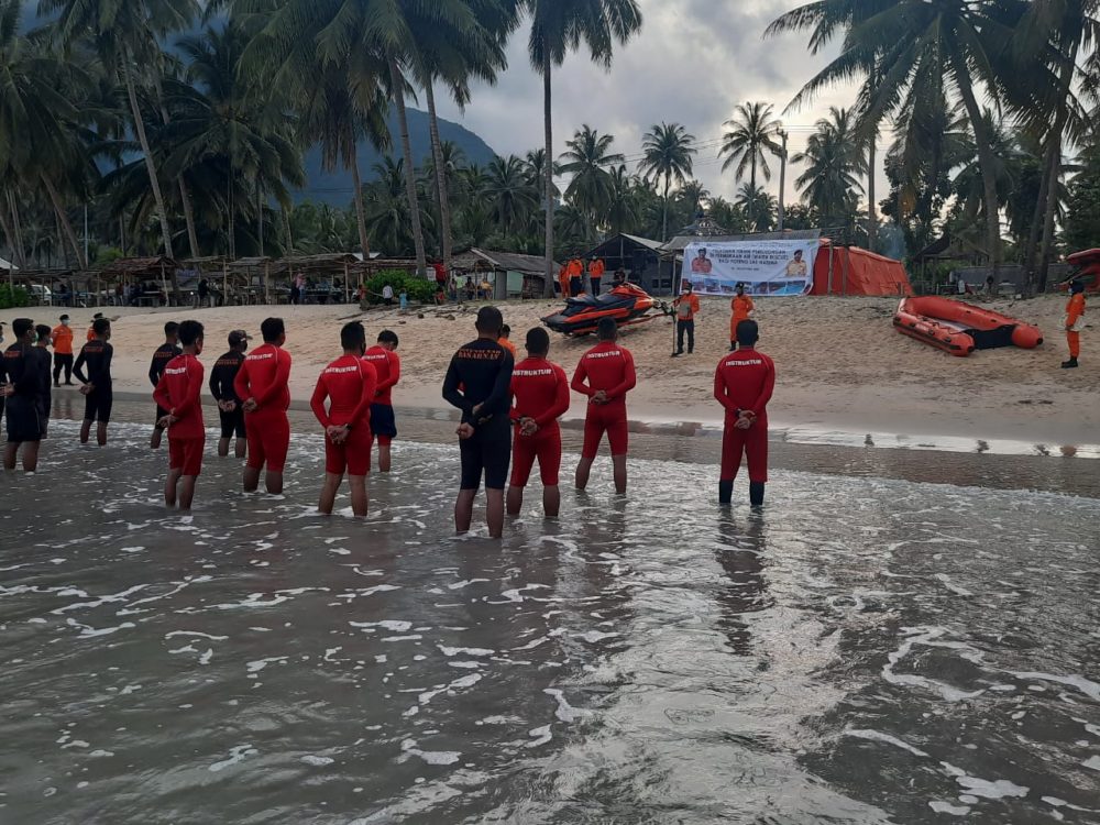 Kepala KPP Natuna, Tutup Kegiatan Pelatihan Potensi SAR Pertolongan di Atas Permukaan Air 2020 Kepala KPP Natuna, Tutup Kegiatan Pelatihan Potensi SAR Pertolongan di Atas Permukaan Air 2020