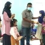 Camat Singkep Barat dan Ketua PKK Kecamatan Sumbangkan Peralatan Sekolah