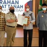 Bupati Natuna Turut Hadiri Kegiatan Penyerahan Sertifikat Tanah Pemda Se-Provinsi Kepri Bupati Natuna Turut Hadiri Kegiatan Penyerahan Sertifikat Tanah Pemda Se-Provinsi Kepri