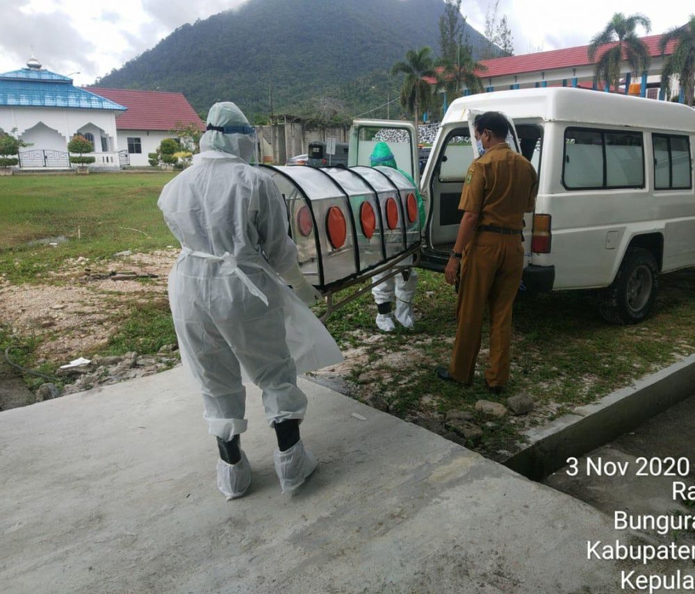 TNI POLRI Turut Serta Pemakaman Pasien Reaktif Covid-19 di Kabupaten Natuna