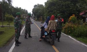 Koramil 06/Serasan, Bagikan Masker Gratis Kepada Pengguna Jalan