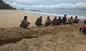 Babinsa Serda Hendry, Turut Bantu Warga Binaan Buat Saluran Air