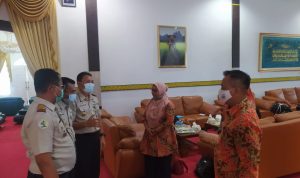 Guna Memerangi Pandemi Covid-19, KKP Kelas II Tanjung Pinang Berikan Bantuan APD ke Pemkab Lingga Guna Memerangi Pandemi Covid-19, KKP Kelas II Tanjung Pinang Berikan Bantuan APD ke Pemkab Lingga