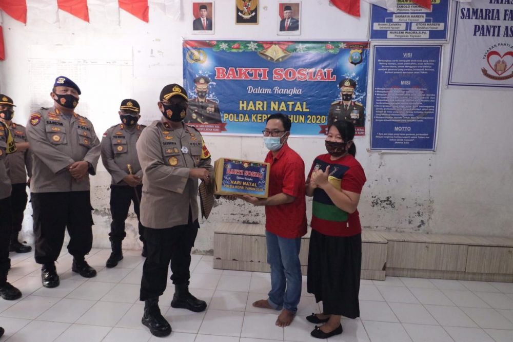 Polda Kepri Gelar Bakti Sosial Dalam Rangka Natal Tahun 2020