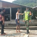 Babinsa Serasan Timur Lakukan Komsos Dengan  Pembudidayaan Ikan Kerapu