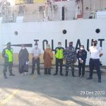 Antisipasi Wabah Corona, Babinsa Koramil 03/Sedanau Lakukan Pengamanan Turun Naik Penumpang Kapal