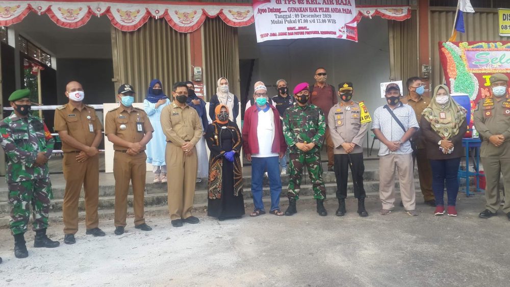 Rahma Tinjau Kesiapan TPS 02 Kelurahan Air Raja Rahma Tinjau Kesiapan TPS 02 Kelurahan Air Raja