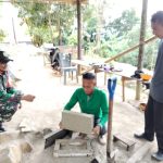 Kembali Komsos, Babinsa Serda Yusria Himbau Warga Binaan Utamakan Keselamatan Saat Bekerja