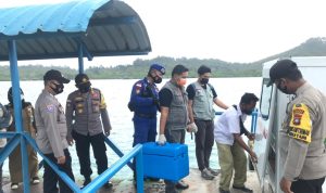 Polres Lingga Kawal Ketat Pendistribusian Vaksin Covid-19 Polres Lingga Kawal Ketat Pendistribusian Vaksin Covid-19