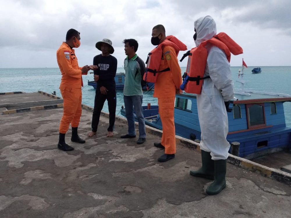 Nelayan Bagan Yang Hanyut di Perairan Pulau Semiun Berhasil di Evakusi Tim SAR Gabungan