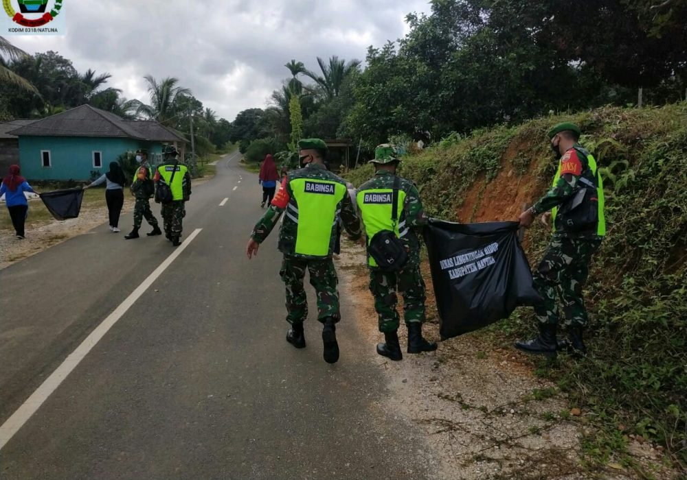 Peringati HPSN, Kodim 0318/Natuna Bersama Instansi Terkait Gelar Bersih-Bersih Sampah