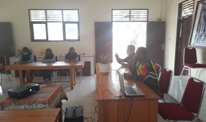 Perkenalkan Geopark Natuna, Babinsa Serda David Sambangi Pelajar SMP 1 Bunguran Selatan Perkenalkan Geopark Natuna, Babinsa Serda David Sambangi Pelajar SMP 1 Bunguran Selatan