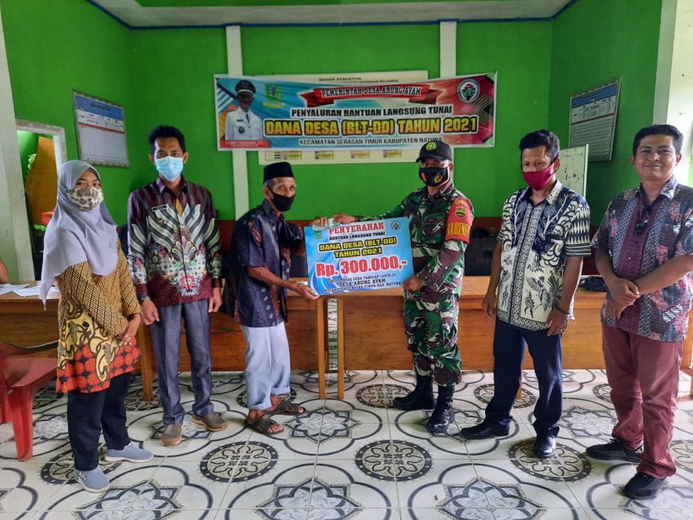 Babinsa Koramil 06/Serasan, Kembali Dampingi Penyaluran BLT DD Tahap 3
