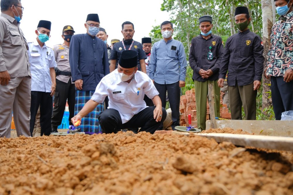 Sekda Muba Hadiri Peletakkan Batu Pertama Rumah Tahfidz Yayasan LBH ILC Sekda Muba Hadiri Peletakkan Batu Pertama Rumah Tahfidz Yayasan LBH ILC