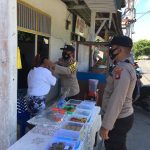 Pantau Pasar Ramadhan 1442 H, Plh. Kapolsek Serasan Bagi-Bagi Masker Pantau Pasar Ramadhan 1442 H, Plh. Kapolsek Serasan Bagi-Bagi Masker