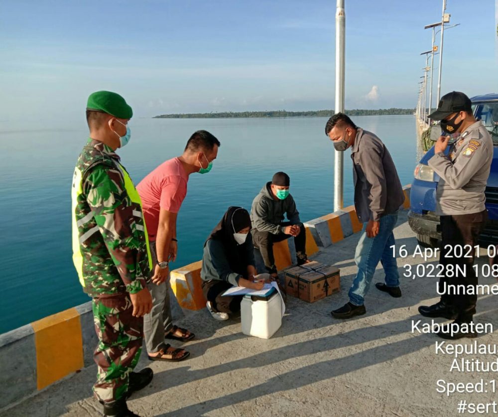 Koramil 06/Serasan Kembali Kawal Kedatangan Vaksin Covid-19 di Kecamatan Subi