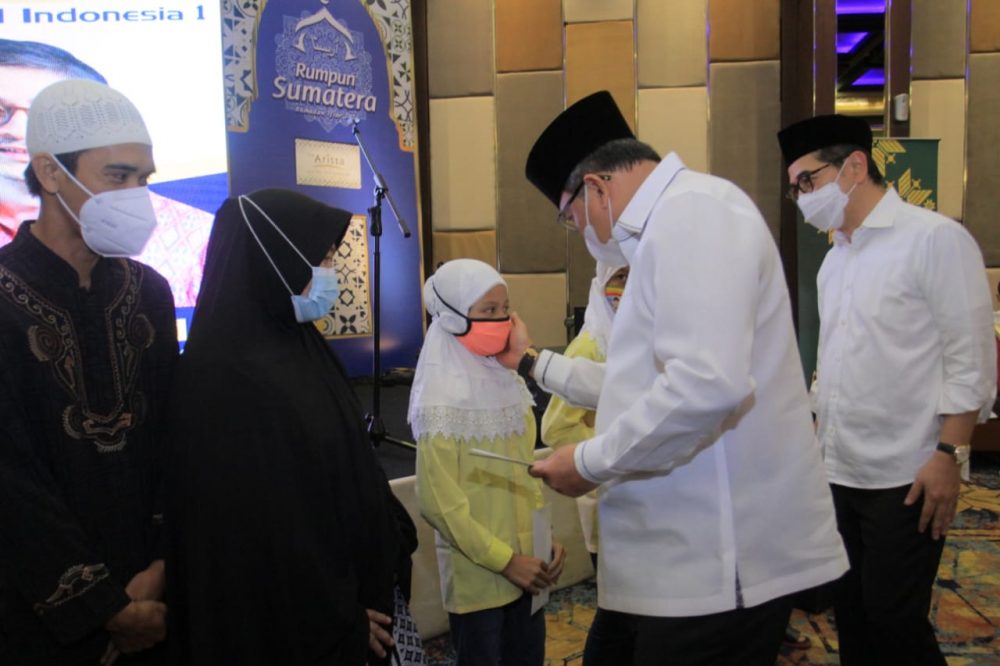 Safari Ramadhan, Dodi Reza Ringankan Beban Warga di Tengah Pandemi Safari Ramadhan, Dodi Reza Ringankan Beban Warga di Tengah Pandemi