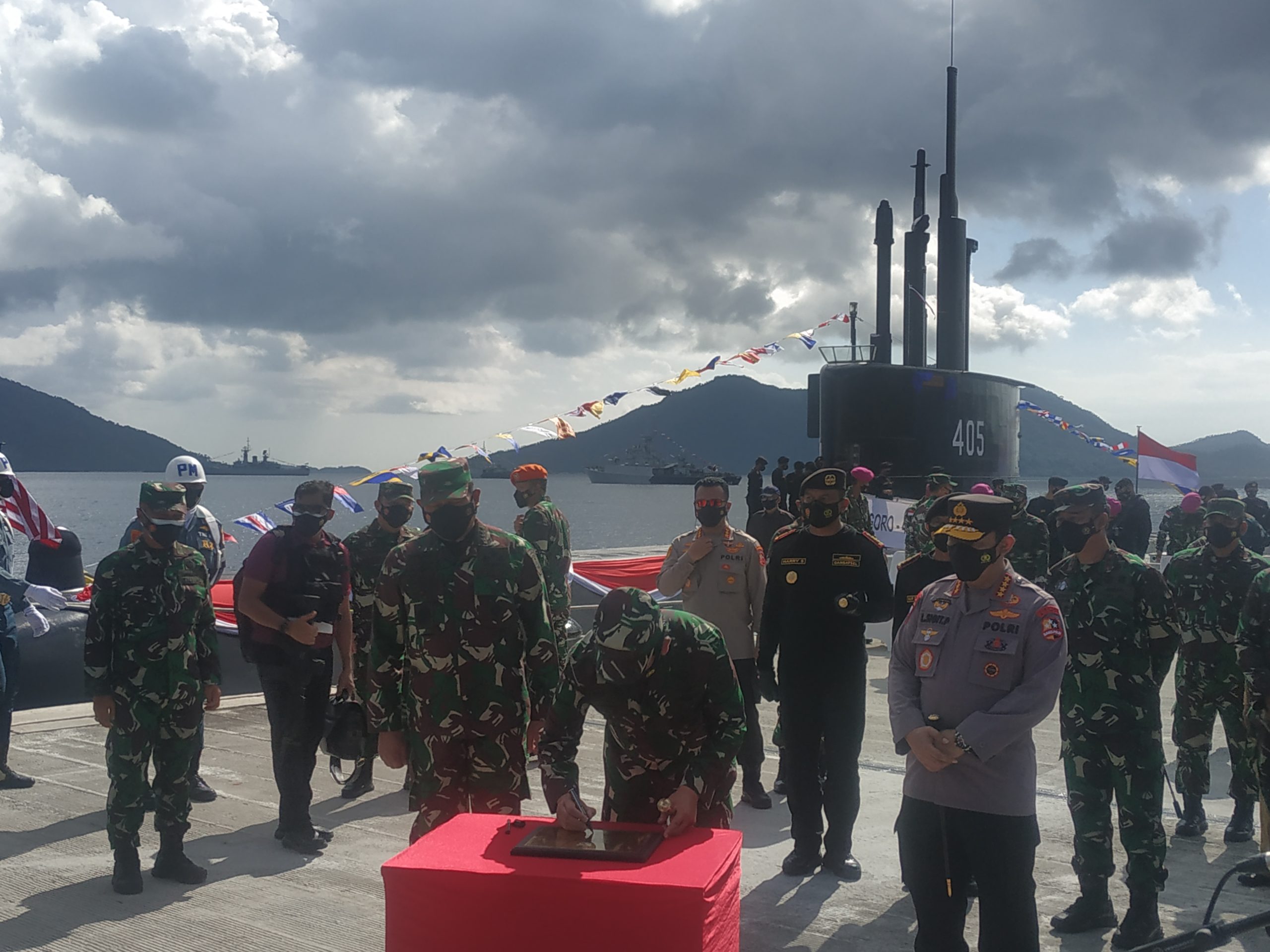Kapal Selam Canggih KRI Alugoro-405, Siap Amankan Laut Indonesia Kapal Selam Canggih KRI Alugoro-405, Siap Amankan Laut Indonesia