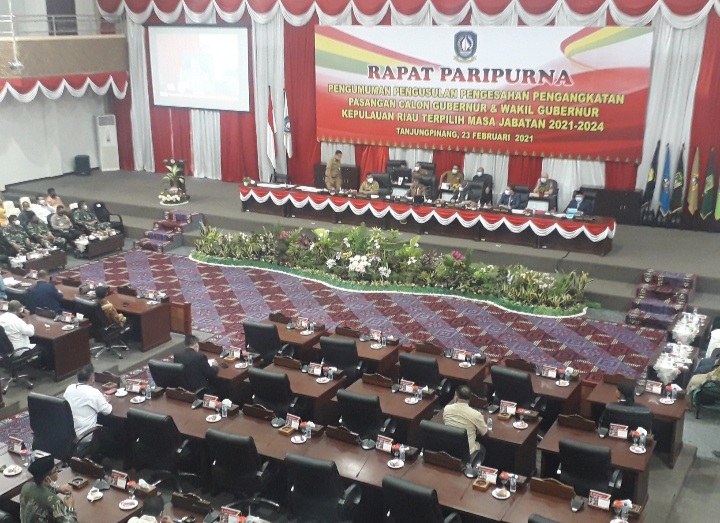 Rapat Paripurna Terbuka, DPRD Kepri Sahkan Ansar-Marlin Sebagai Pasangan Gubernur-Wagub Terpilih Rapat Paripurna Terbuka, DPRD Kepri Sahkan Ansar-Marlin Sebagai Pasangan Gubernur-Wagub Terpilih