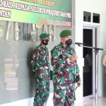 Bentuk Kepedulian Komando, Dandim 0315/Bintan Serahkan Bingkisan dan THR Lebaran ke Anggota Prajurit dan PNS Kodim 0315/Bintan Bentuk Kepedulian Komando, Dandim 0315/Bintan Serahkan Bingkisan dan THR Lebaran ke Anggota Prajurit dan PNS Kodim 0315/Bintan