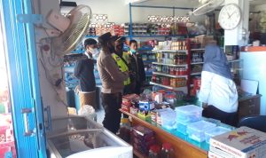 Jelang Idul Fitri 1442 H, Polsek Pulau Laut Cek Stok dan Harga Sembako di Toko Maupun Pasar Tradisional