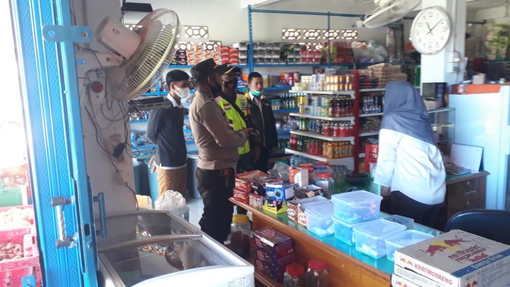Jelang Idul Fitri 1442 H, Polsek Pulau Laut Cek Stok dan Harga Sembako di Toko Maupun Pasar Tradisional Jelang Idul Fitri 1442 H, Polsek Pulau Laut Cek Stok dan Harga Sembako di Toko Maupun Pasar Tradisional