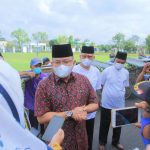 Jelang Idul Fitri, Bupati Muba Bagikan THR kepada Tukang Becak, Ojek, Parkir dan Dhuafa