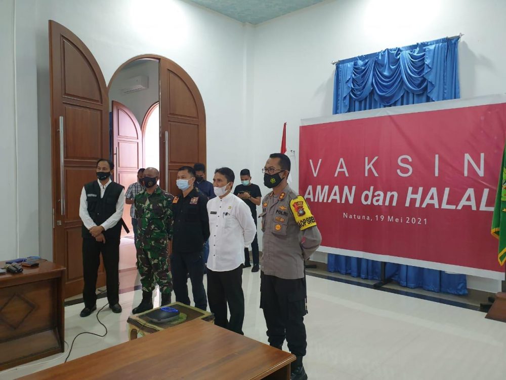 Vicon Bersama Presiden RI, Asisten III Setda Natuna Sampaikan Capaian Vaksinasi Vicon Bersama Presiden RI, Asisten III Setda Natuna Sampaikan Capaian Vaksinasi